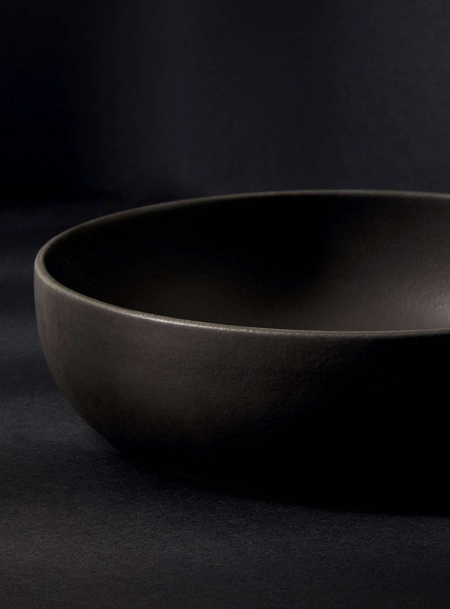 Shallow Stoneware Serving Bowl | EWA 60 oz: Matte Black